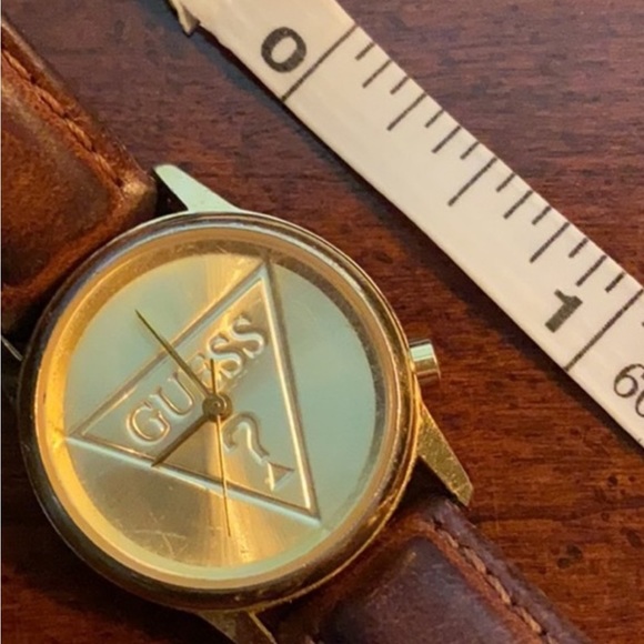 Vintage Guess watch with leather strap - Picture 4 of 12